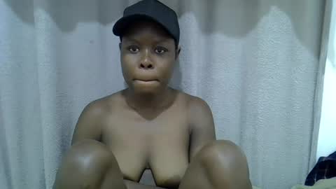 Snapshot of hot_shayla chatting on 06/27/26, 05:40 esiiii online show from 06/27/26, 05:40