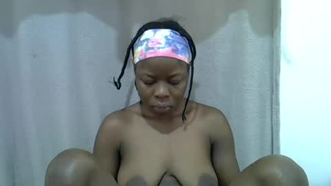 Snapshot of hot_shayla chatting on 07/08/26, 11:37 esiiii online show from 07/08/26, 11:37