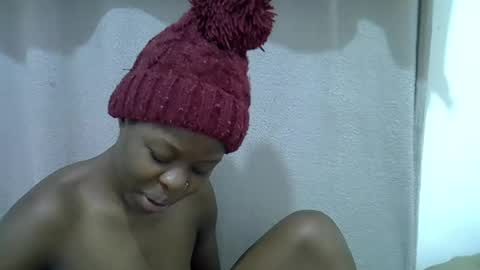 Snapshot of hot_shayla chatting on 07/12/26, 06:21 esiiii online show from 07/12/26, 06:21