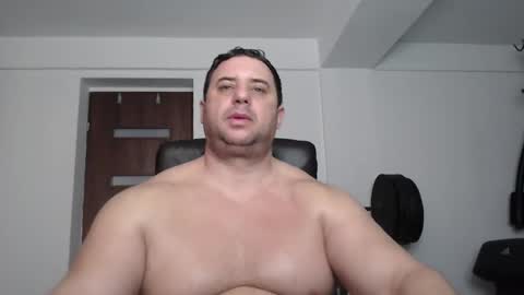 Snapshot of hot_stefano1 chatting on 11/02/25, 05:10 Stefano.. online show from 11/02/25, 05:10