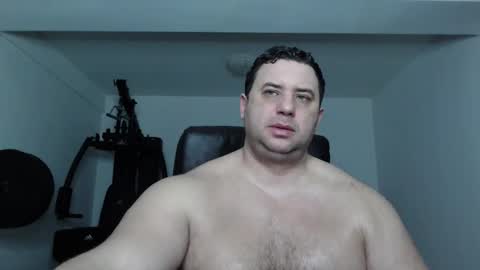 Snapshot of hot_stefano1 chatting on 01/18/26, 05:00 Stefano.. online show from 01/18/26, 05:00