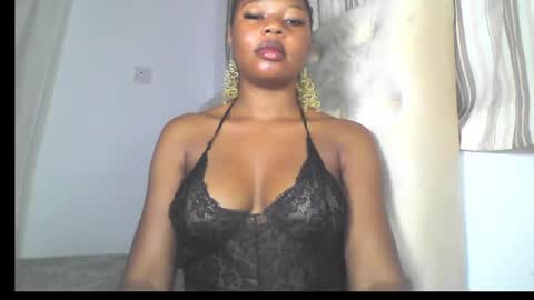 Snapshot of hot_stellaa chatting on 05/22/26, 07:37 Stella online show from 05/22/26, 07:37
