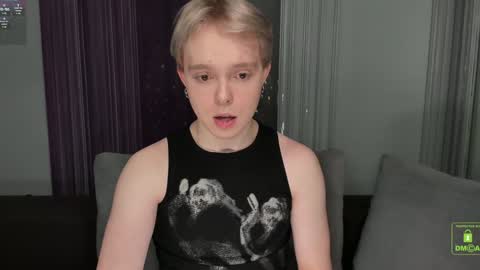 hot_twinkboy online show from 02/08/25, 11:44