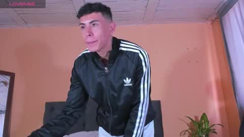Snapshot of hot_twinks83 chatting on 01/14/25, 03:47 hot_twinks83 online show from 01/14/25, 03:47