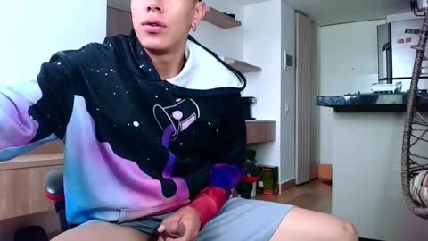 Snapshot of hot_twinks83 chatting on 09/27/25, 12:21 hot_twinks83 online show from 09/27/25, 12:21