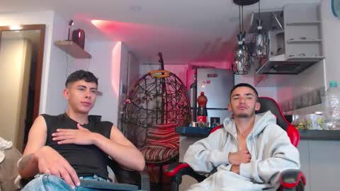 Snapshot of hot_twinks83 chatting on 10/09/25, 04:10 hot_twinks83 online show from 10/09/25, 04:10