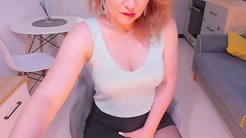 Snapshot of hotbabette chatting on 06/30/26, 06:47 SweetBrendy online show from 06/30/26, 06:47