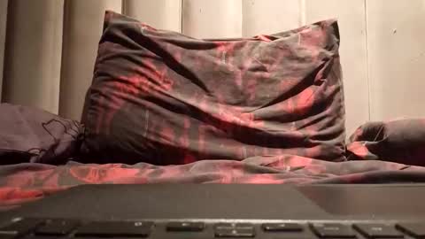 hotbeast00 online show from 12/14/25, 08:02