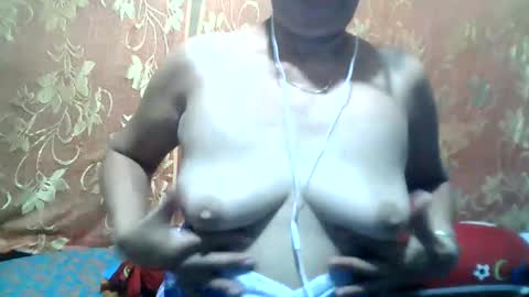 Snapshot of hotbetty_45 chatting on 10/31/25, 01:23 hotbetty_45 online show from 10/31/25, 01:23
