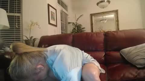 hotblondemilf1962 online show from 10/29/25, 09:11