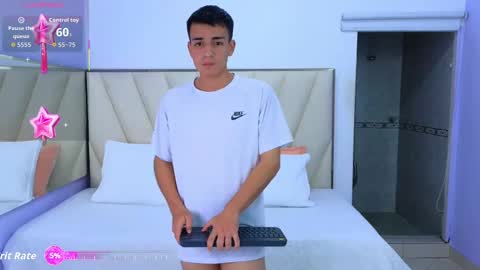 hotboy21_ online show from 09/28/25, 03:34