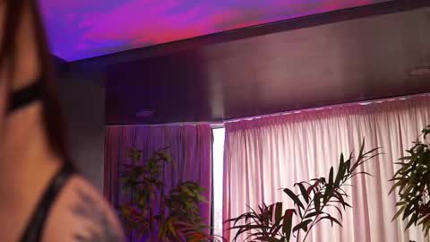 Anais online show from 11/28/25, 09:23