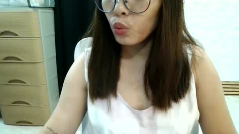 Snapshot of hotchick2099 chatting on 03/27/26, 01:11 hotchick2099 online show from 03/27/26, 01:11