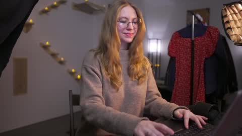 Snapshot of hotchillylovers chatting on 01/24/25, 04:49 NICK AND NORA online show from 01/24/25, 04:49