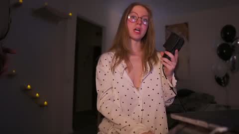 Snapshot of hotchillylovers chatting on 02/02/25, 05:37 NICK AND NORA online show from 02/02/25, 05:37