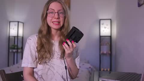 Snapshot of hotchillylovers chatting on 02/20/25, 09:44 NICK AND NORA online show from 02/20/25, 09:44