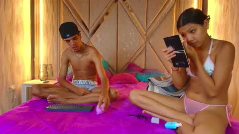 hotcouple_222 online show from 11/06/25, 07:42