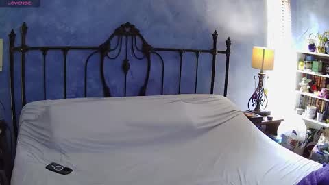 Snapshot of hotcurves4000 chatting on 10/28/25, 04:20 Tina Hotcurves online show from 10/28/25, 04:20