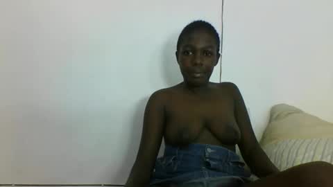 Snapshot of hotcutetracie chatting on 09/10/25, 09:15 VICTORIA online show from 09/10/25, 09:15