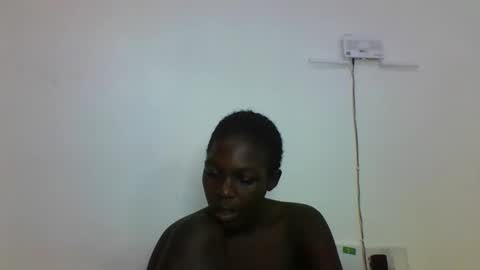 Snapshot of hotcutetracie chatting on 09/18/25, 06:32 VICTORIA online show from 09/18/25, 06:32