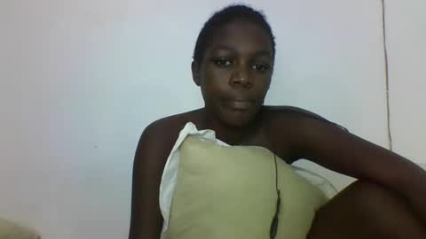 Snapshot of hotcutetracie chatting on 09/22/25, 04:03 VICTORIA online show from 09/22/25, 04:03