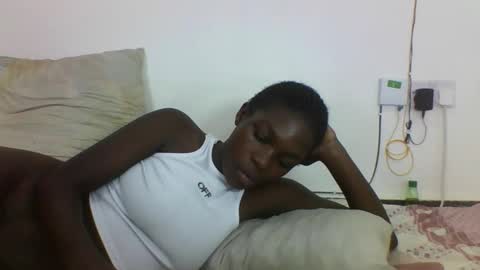 Snapshot of hotcutetracie chatting on 09/23/25, 07:39 VICTORIA online show from 09/23/25, 07:39