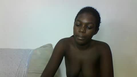 Snapshot of hotcutetracie chatting on 10/05/25, 02:54 VICTORIA online show from 10/05/25, 02:54