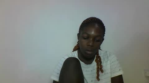 Snapshot of hotcutetracie chatting on 10/07/25, 02:31 VICTORIA online show from 10/07/25, 02:31