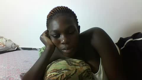 Snapshot of hotcutetracie chatting on 10/08/25, 07:06 VICTORIA online show from 10/08/25, 07:06