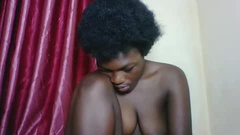 Snapshot of hotcutetracie chatting on 12/01/25, 08:14 VICTORIA online show from 12/01/25, 08:14