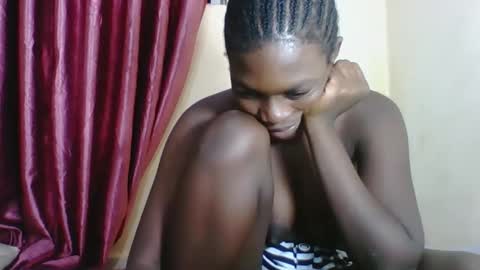 Snapshot of hotcutetracie chatting on 12/05/25, 07:32 VICTORIA online show from 12/05/25, 07:32