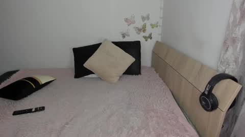 Snapshot of hotdelightsxy chatting on 09/23/25, 04:37 KRISS LUNA online show from 09/23/25, 04:37