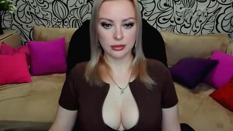 Snapshot of hotdreamhere chatting on 03/06/26, 05:48 Alice online show from 03/06/26, 05:48