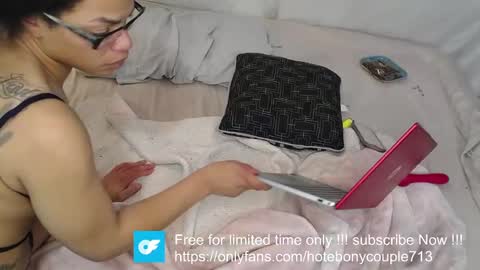 Snapshot of hotebonycouple713 chatting on 01/17/25, 03:12 Sasha Daniel online show from 01/17/25, 03:12