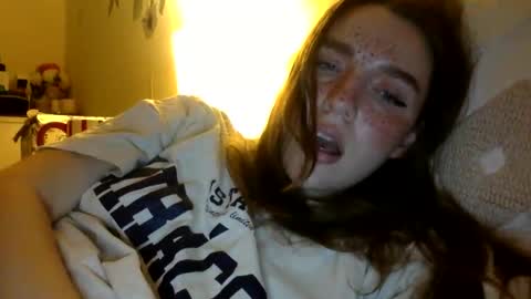 Snapshot of hoteffy chatting on 12/20/25, 11:12 effy online show from 12/20/25, 11:12