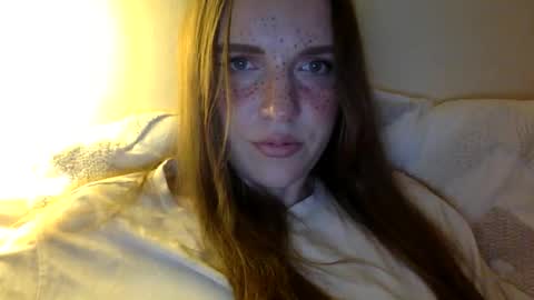 Snapshot of hoteffy chatting on 12/21/25, 11:34 effy online show from 12/21/25, 11:34