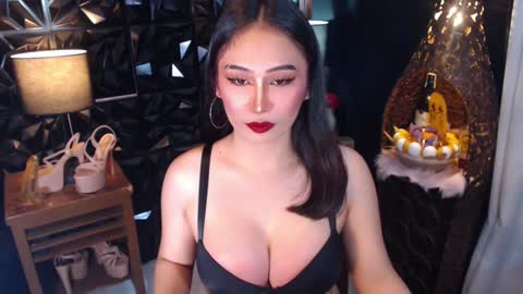 Snapshot of hotevatrans chatting on 01/03/25, 07:38 EVA online show from 01/03/25, 07:38