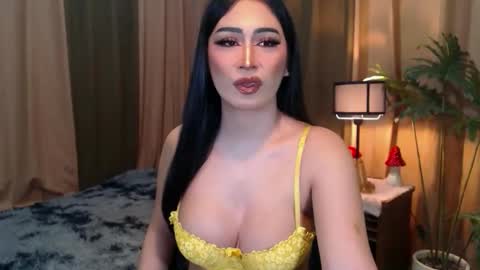 Snapshot of hotevatrans chatting on 10/04/25, 01:14 EVA online show from 10/04/25, 01:14