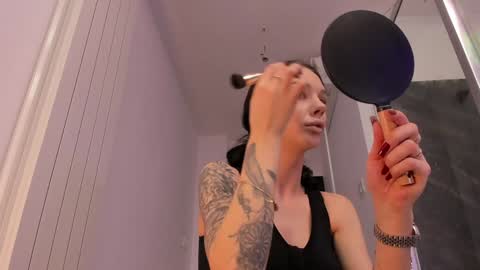 hotfallingdevil online show from 02/17/26, 05:26