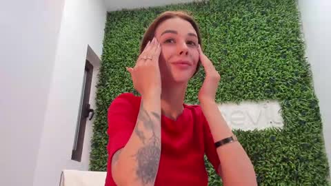 hotfallingdevil online show from 05/12/26, 04:20