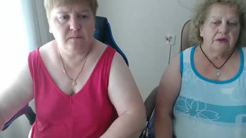 Snapshot of hotfiremommy chatting on 09/22/25, 11:12 LimonkaFire online show from 09/22/25, 11:12