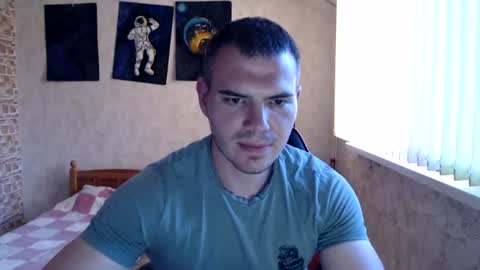 Snapshot of hotfitbboy_2001 chatting on 07/11/26, 05:37 Alex online show from 07/11/26, 05:37