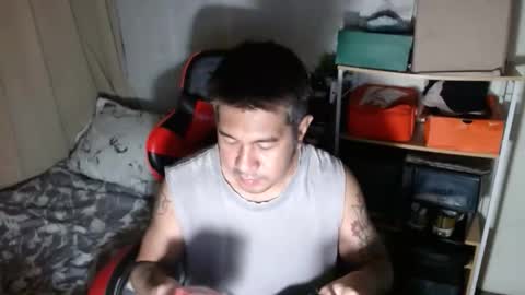 Snapshot of hothunkybear23 chatting on 12/20/25, 02:18 Khel online show from 12/20/25, 02:18