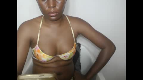 Snapshot of hotjessie0 chatting on 01/22/25, 01:32 hotjessie0 online show from 01/22/25, 01:32