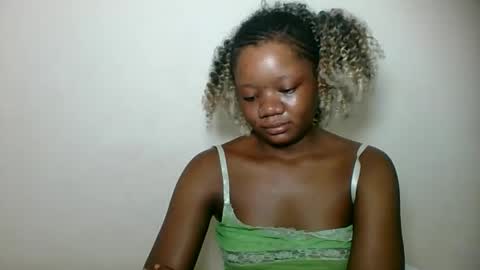 Snapshot of hotjeylee chatting on 06/08/26, 11:38 LOYCE online show from 06/08/26, 11:38
