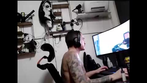 Snapshot of hotkinkytat chatting on 01/01/25, 04:07 hotkinkytat online show from 01/01/25, 04:07