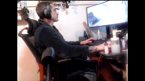 Snapshot of hotkinkytat chatting on 01/01/25, 01:48 hotkinkytat online show from 01/01/25, 01:48