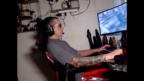 Snapshot of hotkinkytat chatting on 11/12/25, 12:49 hotkinkytat online show from 11/12/25, 12:49