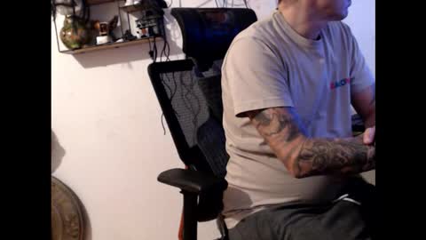 Snapshot of hotkinkytat chatting on 11/19/25, 07:41 hotkinkytat online show from 11/19/25, 07:41