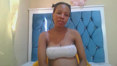Snapshot of hotlove255 chatting on 11/24/25, 06:02 hotlove255 online show from 11/24/25, 06:02